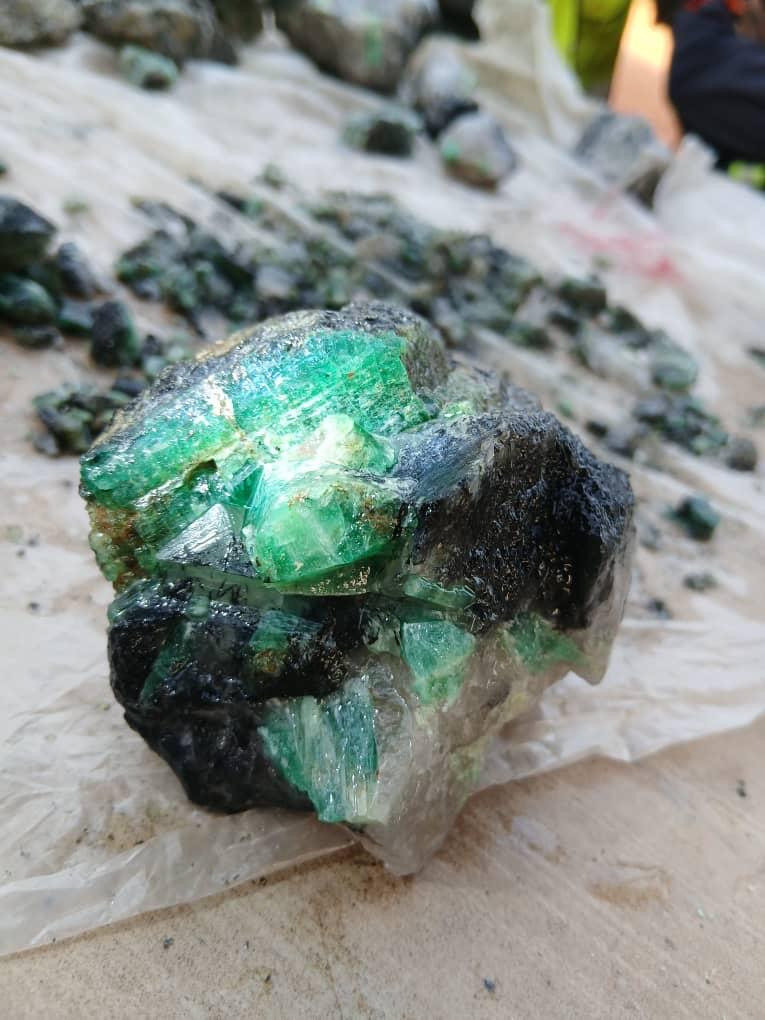 Rough emerald cluster
